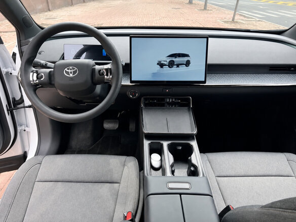 2026 Toyota bZ3X 50 kWh, белый, 1999000 рублей - вид 8