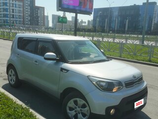 2018 Kia Soul II Рестайлинг, серебристый, 1500000 рублей, вид 2