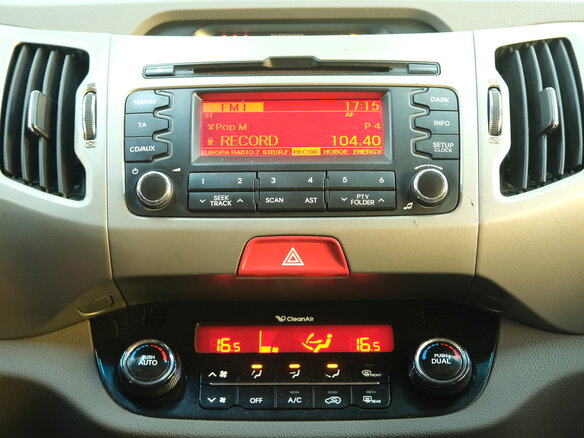 2010 Kia Sportage III, серебристый - вид 13