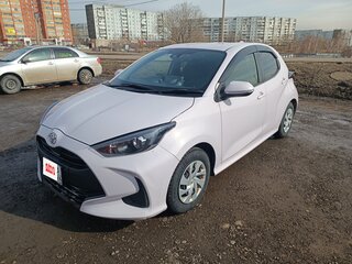 2021 Toyota Yaris IV, белый, 1050000 рублей, вид 2