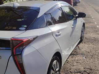 2016 Toyota Prius IV (XW50), белый, 1400000 рублей, вид 2