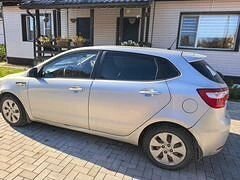 2012 Kia Rio 5-speed III, серебристый, 650000 рублей, вид 3
