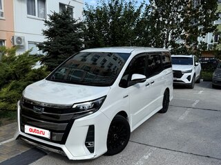 2018 Toyota Noah III (R80) Рестайлинг, белый, 2700000 рублей, вид 1