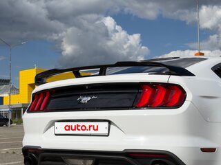 2018 Ford Mustang VI Рестайлинг, белый, 2200000 рублей, вид 4