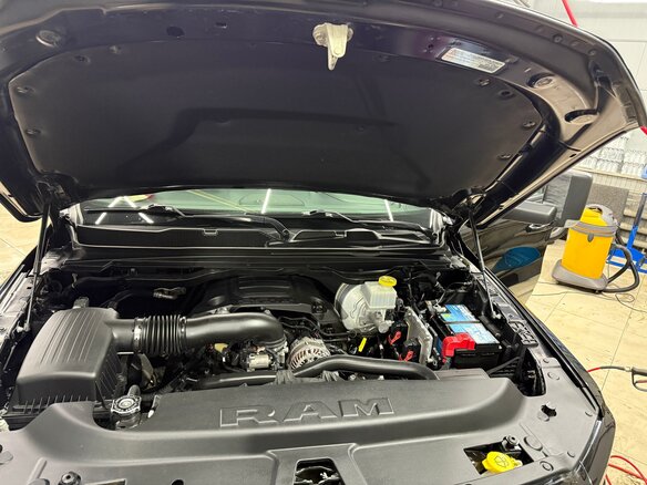 2018 Ram 1500 Crew Cab V, чёрный, 5800000 рублей - вид 16