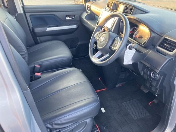 2023 Toyota Roomy I Рестайлинг, серебристый, 872000 рублей - вид 5