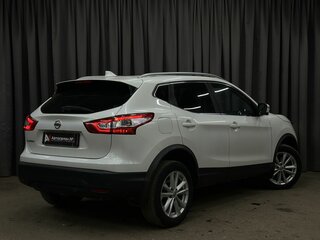 2017 Nissan Qashqai II Рестайлинг, белый, 1399777 рублей, вид 4