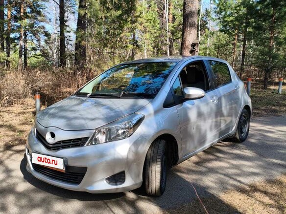 2014 Toyota Vitz III (XP130), серебристый, 670000 рублей