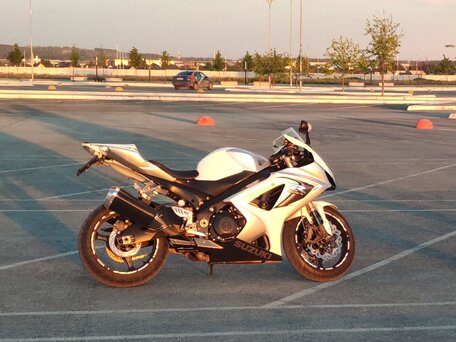 2007 Suzuki GSX-R 1000, белый, 795000 рублей, вид 2