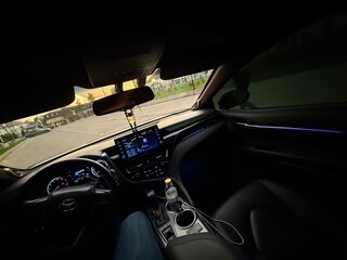 2021 Toyota Camry VIII (XV70) Рестайлинг, чёрный, 4000000 рублей, вид 4