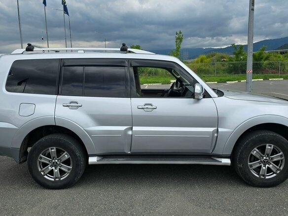 2007 Mitsubishi Pajero IV, серебристый, 1900000 рублей - вид 4