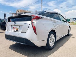 2017 Toyota Prius IV (XW50), серебристый, 1300000 рублей, вид 5