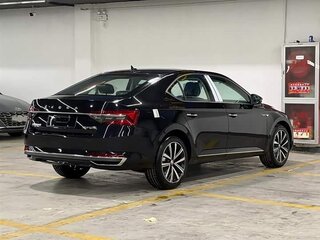 2025 Skoda Superb III Рестайлинг, чёрный, 2490800 рублей, вид 4