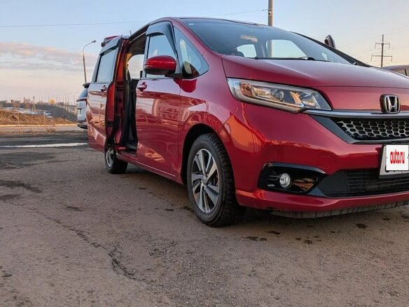 2020 Honda Freed II Рестайлинг, красный, 1500000 рублей - вид 4