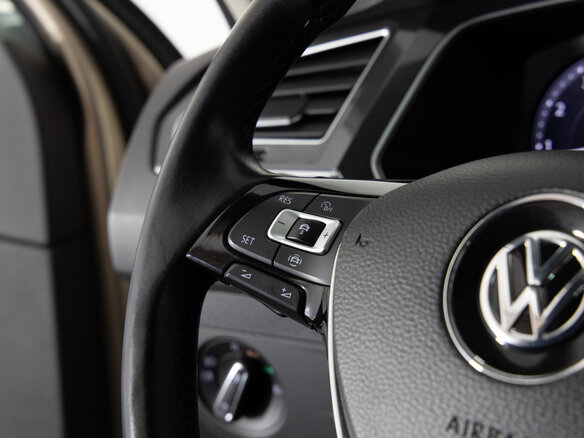 2018 Volkswagen Tiguan II, бежевый, 1999000 рублей - вид 20