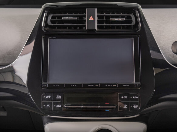 2016 Toyota Prius IV (XW50), белый, 1799000 рублей - вид 14
