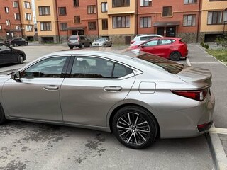 2022 Lexus ES 250 VII Рестайлинг, серый, 5200000 рублей, вид 4