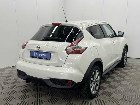 2017 Nissan Juke I Рестайлинг, белый, 1500000 рублей - вид 4