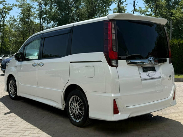 2016 Toyota Noah III (R80), белый, 1695000 рублей - вид 5