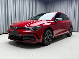 2023 Volkswagen Golf VIII, красный, 1650000 рублей, вид 1