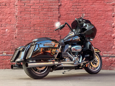 2019 Harley-Davidson Road Glide, чёрный, 1600000 рублей, вид 3