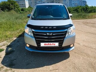 2016 Toyota Noah III (R80), серебристый, 2100000 рублей, вид 1