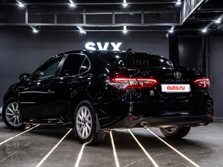 2021 Toyota Camry VIII (XV70) Рестайлинг, чёрный, 3190000 рублей, вид 3