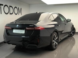 2025 BMW 5 серии 530i xDrive VIII (G60/G61/G68), чёрный, 9990000 рублей, вид 4