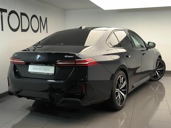 2025 BMW 5 серии 530i xDrive VIII (G60/G61/G68), чёрный, 9990000 рублей - вид 3