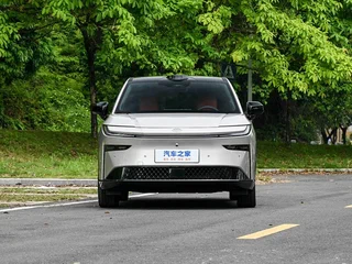 2026 Toyota bZ3X 58.3 kWh, серебристый, 2700000 рублей, вид 2