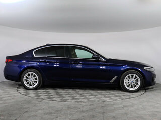 2021 BMW 5 серии 530d VII (G30/G31/G38) Рестайлинг, синий, 4000000 рублей, вид 3