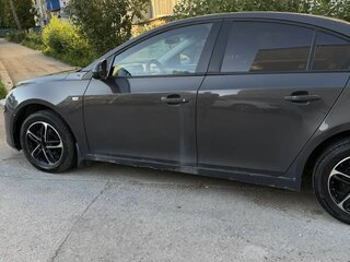 2013 Chevrolet Cruze I Рестайлинг, серый, 610000 рублей, вид 3