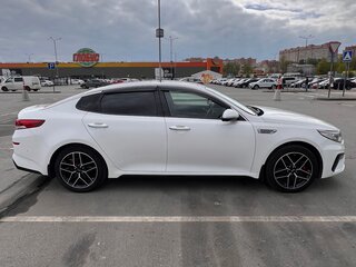 2019 Kia Optima IV Рестайлинг, белый, 2570000 рублей, вид 3