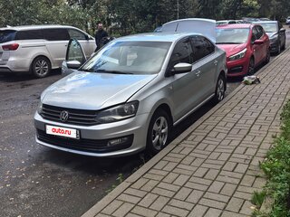 2015 Volkswagen Polo V Рестайлинг, серебристый, 980000 рублей, вид 2