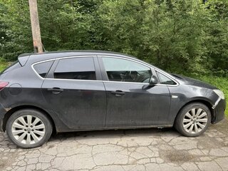 2011 Opel Astra J, чёрный, 575000 рублей, вид 3