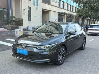 2023 Volkswagen Golf VIII, чёрный, 1740325 рублей, вид 1