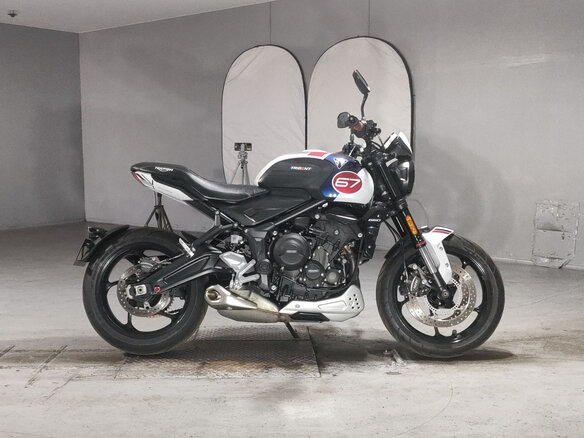 2025 Triumph Trident 660, чёрный, 800000 рублей