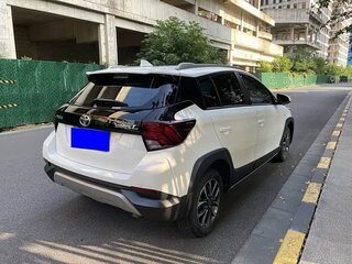 2022 Toyota Yaris L XP150 Рестайлинг, белый, 1365000 рублей, вид 4