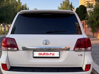 2010 Toyota Land Cruiser 200 Series, белый, 2850000 рублей, вид 3
