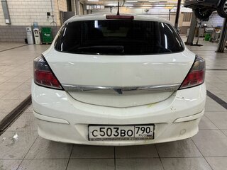 2010 Opel Astra GTC H Рестайлинг, белый, 790000 рублей, вид 2
