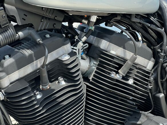 2015 Harley-Davidson Sportster 883, серебристый, 720000 рублей - вид 16
