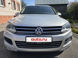 2010 Volkswagen Touareg II, серебристый, 1590000 рублей, вид 4