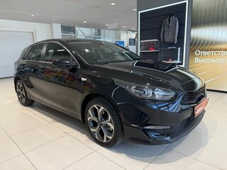 2022 Kia Ceed III Рестайлинг, чёрный, 2089000 рублей, вид 3