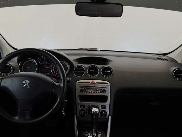 2011 Peugeot 308 I Рестайлинг, бежевый, 580000 рублей - вид 4