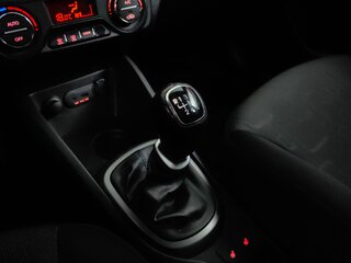 2015 Kia Rio 6-speed III, белый, 875000 рублей, вид 2