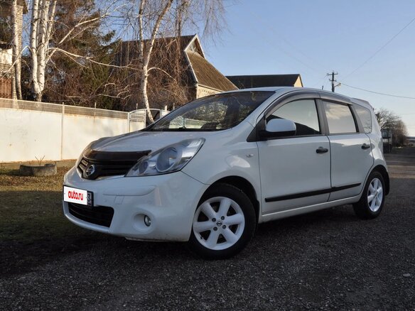 2013 Nissan Note I Рестайлинг, белый, 950000 рублей