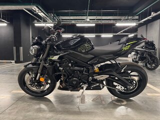 2024 Triumph Street Triple, чёрный, 1400000 рублей, вид 4