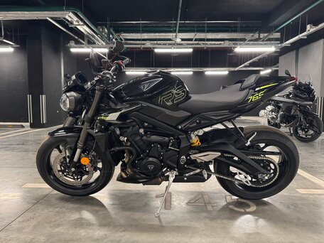 2024 Triumph Street Triple, чёрный, 1400000 рублей, вид 4