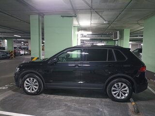 2019 Volkswagen Tiguan II, чёрный, 2350000 рублей, вид 4
