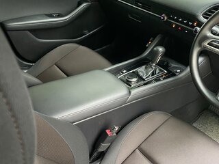 2021 Mazda 3 IV (BP), серебристый, 1400000 рублей, вид 5